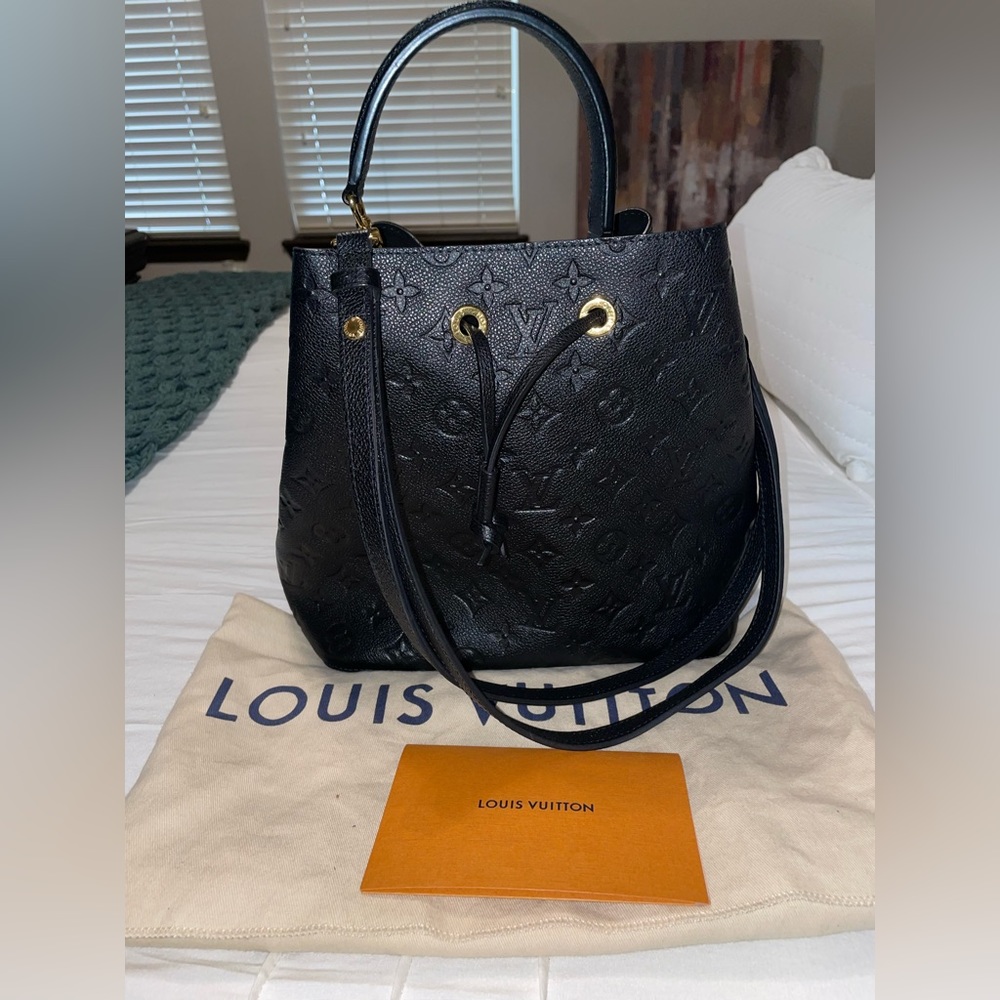 Louis Vuitton Néonoé MM (Black 
Monogram Empreinte Leather)